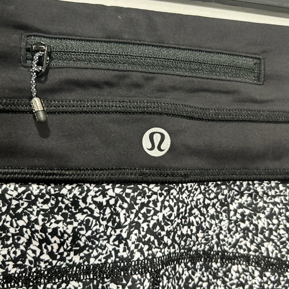 LULULEMON Pace Cropped Tight/Leggings in Static White Black/Raspberry Size 6 - Picture 4 of 6